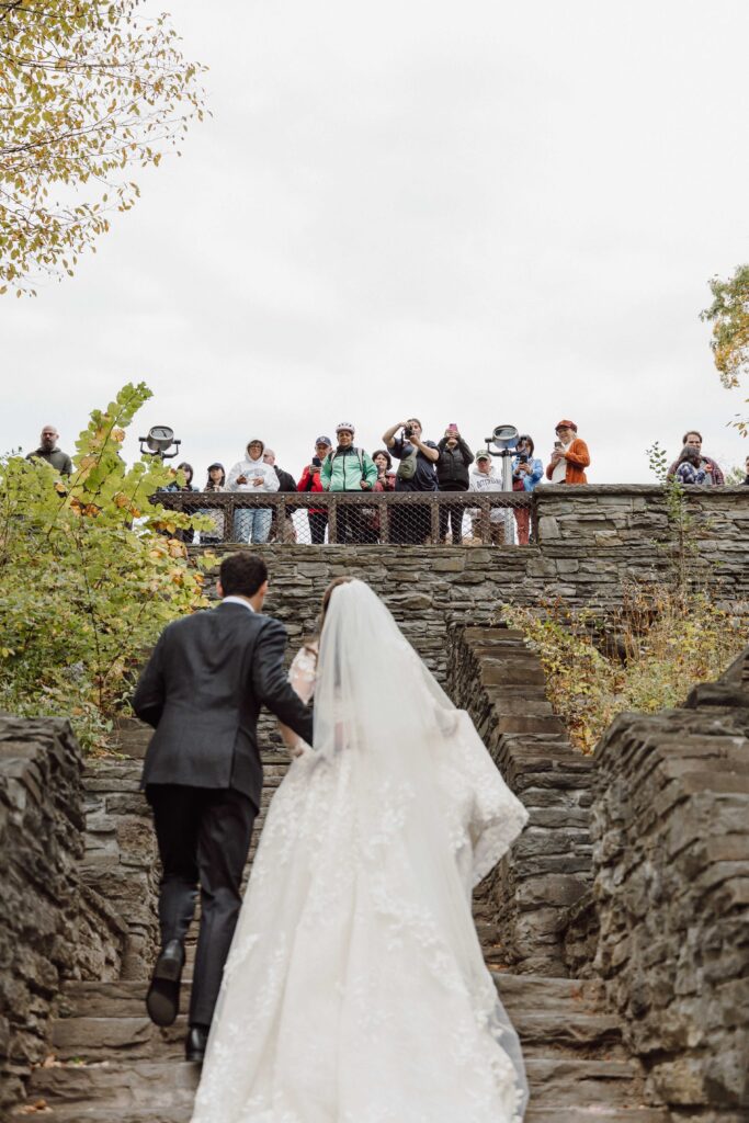 crowd overlooking at Taughannock Falls