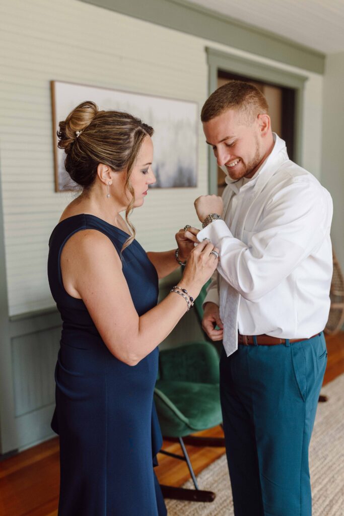 getting ready fro vanderkamp ny wedding