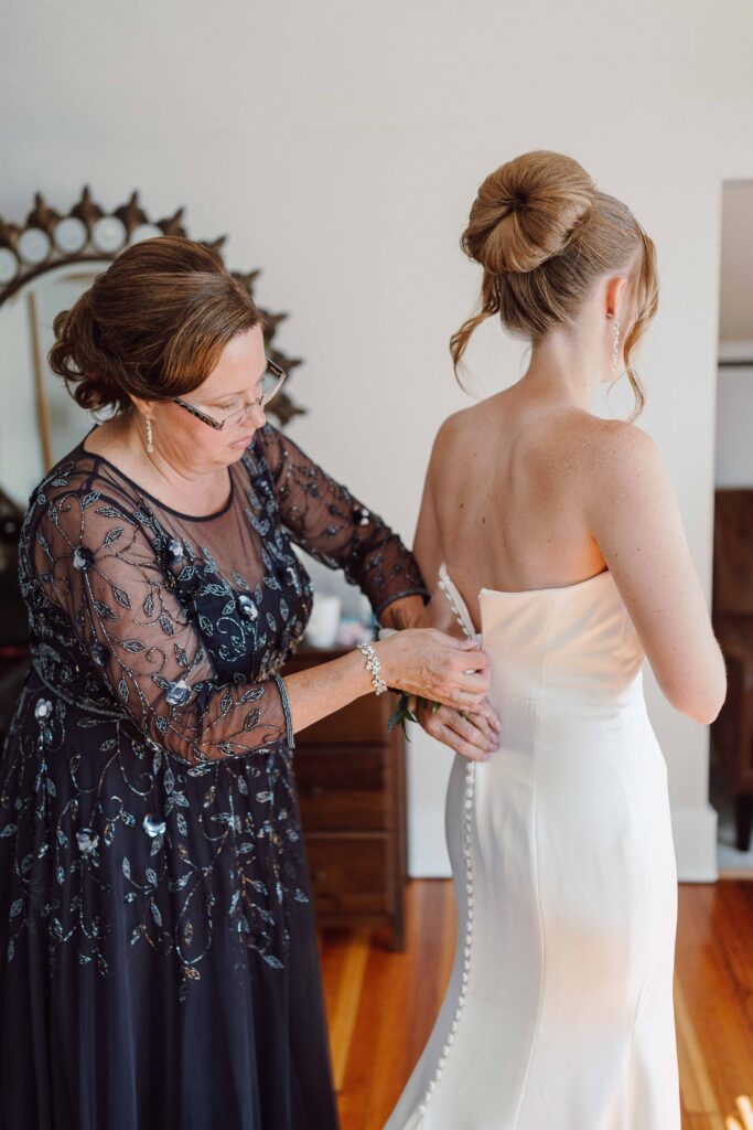 getting ready for vanderkamp ny wedding